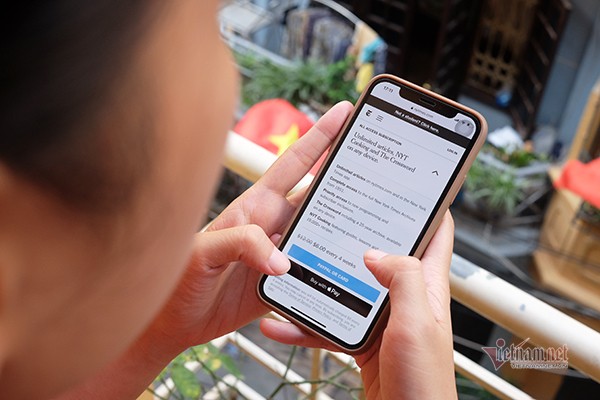 Người dùng iPhone cần cân nhắc khi sử dụng dịch vụ vay tiền bằng iCloud. Ảnh: Trọng Đạt Người dùng iPhone cần cân nhắc khi sử dụng dịch vụ vay tiền bằng iCloud. Ảnh: Trọng Đạt