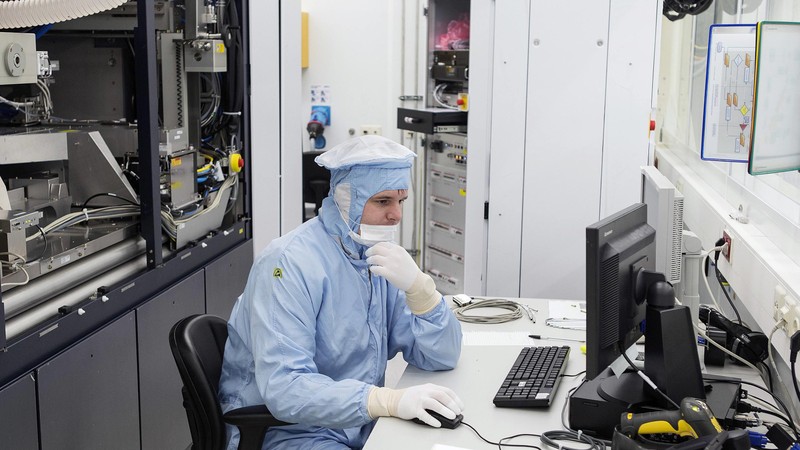 Công nghệ Mỹ vẫn đang thống trị trong các khâu quan trọng nhất của quá trình thiết kế, sản xuất chip. Ảnh: Nikkei. Công nghệ Mỹ vẫn đang thống trị trong các khâu quan trọng nhất của quá trình thiết kế, sản xuất chip. Ảnh: Nikkei.