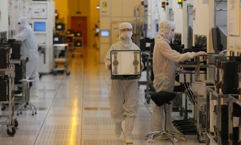Bên trong nhà máy sản xuất chip SMIC tại Trung Quốc. Bên trong nhà máy sản xuất chip SMIC tại Trung Quốc.