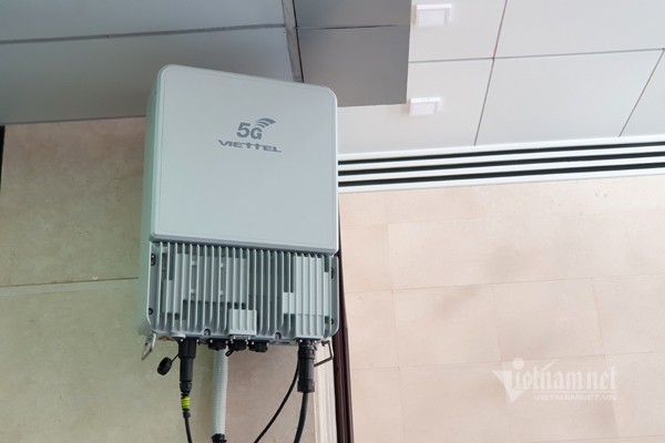 Một thiết bị mạng 5G Make in Vietnam đang trong quá trình hoạt động thử nghiệm tại trụ sở Bộ TT&TT. Ảnh: Trọng Đạt 