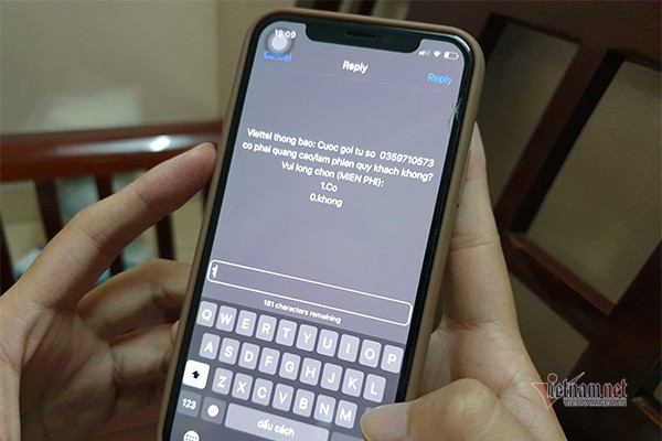 Sau mỗi cuộc gọi từ số thuê bao nghi ngờ phát tán cuộc gọi rác, nhà mạng sẽ gửi đi 1 câu hỏi dưới dạng tin nhắn USSD để thu thập ý kiến người dùng nhằm xác định chính xác thuê bao phát tán tin nhắn rác. Ảnh: Trọng Đạt Sau mỗi cuộc gọi từ số thuê bao nghi ngờ phát tán cuộc gọi rác, nhà mạng sẽ gửi đi 1 câu hỏi dưới dạng tin nhắn USSD để thu thập ý kiến người dùng nhằm xác định chính xác thuê bao phát tán tin nhắn rác. Ảnh: Trọng Đạt