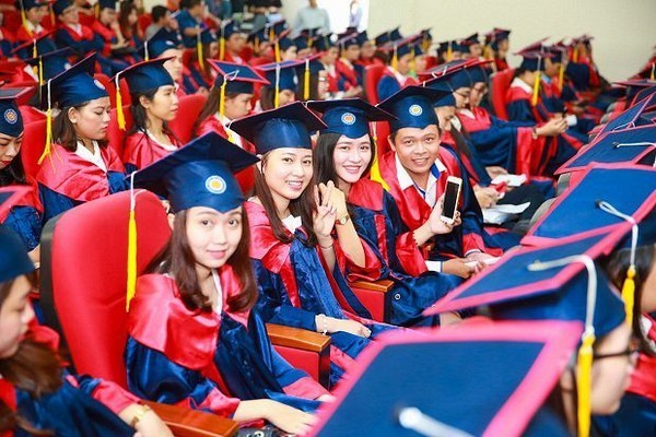 Báo chí cần tận dụng nguồn lực rảnh rỗi là các sinh viên tốt nghiệp đại học, thay vì để Grab làm điều đó. Báo chí cần tận dụng nguồn lực rảnh rỗi là các sinh viên tốt nghiệp đại học, thay vì để Grab làm điều đó.