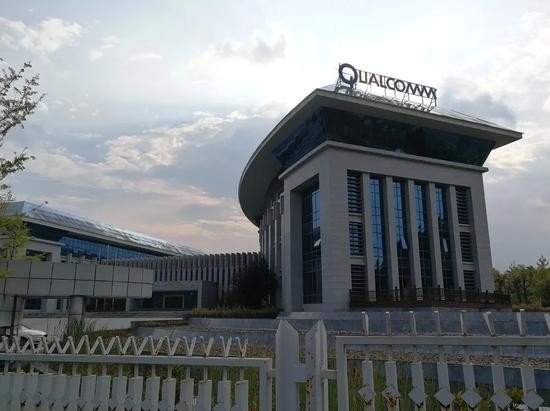 Tòa nhà văn phòng của Huaxintong, Quý Châu không có người ra vào. Ảnh: Xiang Dingjie. Tòa nhà văn phòng của Huaxintong, Quý Châu không có người ra vào. Ảnh: Xiang Dingjie.