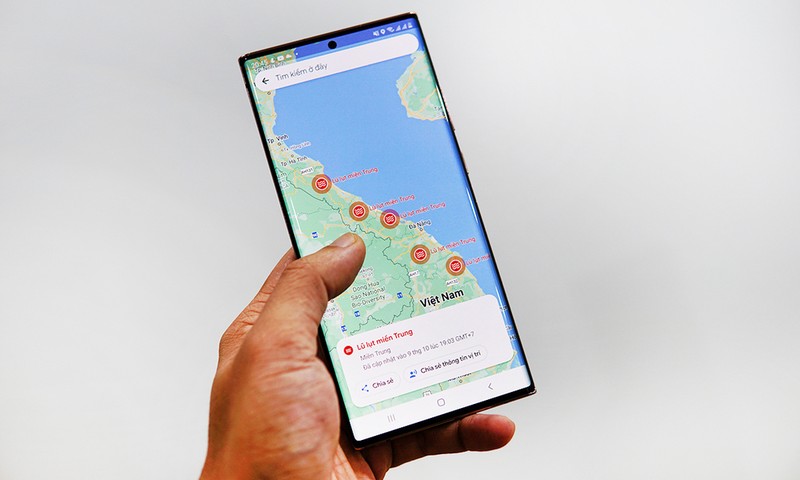 Cảnh bão khu vực bị ảnh hưởng bởi lũ lụt xuất hiện trên Google Maps. Ảnh: Lưu Quý