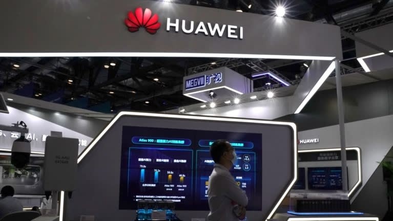 Huawei có thể là công ty tiên phong trong việc tự chủ sản xuất linh kiện bán dẫn không có công nghệ Mỹ. Ảnh: Reuters.