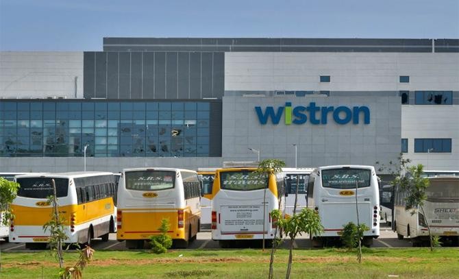 Nhà máy của Wistron tại Ấn Độ. Ảnh: CNN