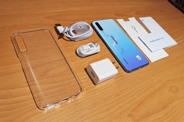 Huawei đang cân nhắc loại bỏ sạc khi bán các thiết bị điện tử của hãng như smartphone, tai nghe không dây, máy tính bảng…