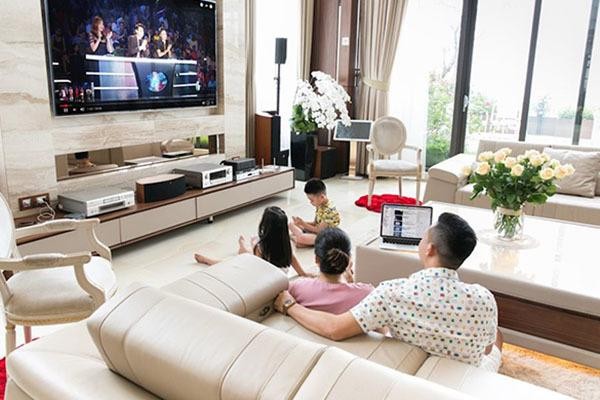 Theo Tổng thư ký VIA Vũ Thế Bình, nhóm người dùng cảm nhận được rõ nhất sự ảnh hưởng của sự cố cáp biển là người dùng cá nhân và hộ gia đình, bởi đây là nhóm sử dụng các dịch vụ giải trí cần nhiều băng thông (Ảnh minh họa). Theo Tổng thư ký VIA Vũ Thế Bình, nhóm người dùng cảm nhận được rõ nhất sự ảnh hưởng của sự cố cáp biển là người dùng cá nhân và hộ gia đình, bởi đây là nhóm sử dụng các dịch vụ giải trí cần nhiều băng thông (Ảnh minh họa).