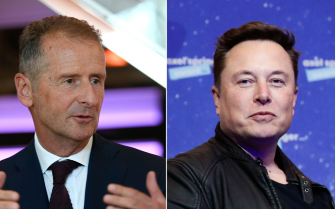 Ông Herbert Diess, CEO Volkswagen (phải) và Elon Musk, CEO Tesla. Ảnh: CNN.
