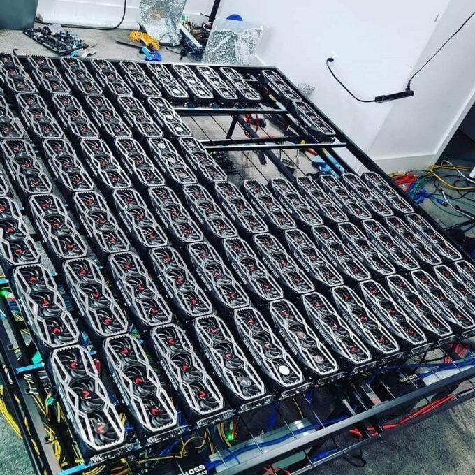 Dàn máy đào tiền ảo với 78 card đồ họa RTX 3080 của Byrne. Dàn máy đào tiền ảo với 78 card đồ họa RTX 3080 của Byrne.