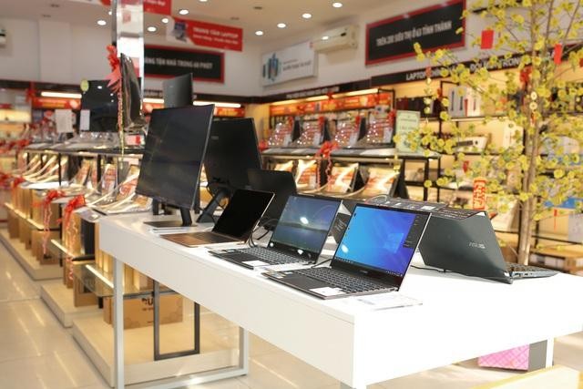 Nhiều chương trình giảm giá, ưu đãi tặng kèm khi mua laptop vẫn được áp dụng tại các siêu thị điện máy, đại lý bán lẻ. Nhiều chương trình giảm giá, ưu đãi tặng kèm khi mua laptop vẫn được áp dụng tại các siêu thị điện máy, đại lý bán lẻ.