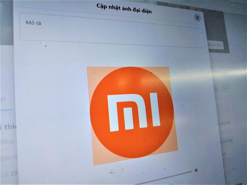 Công cụ của Facebook tự động biến biểu tượng logo mới của Xiaomi thành hình tròn.