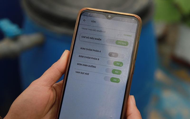 Quản lý và vận hành vườn rau từ điện thoại thông minh Quản lý và vận hành vườn rau từ điện thoại thông minh