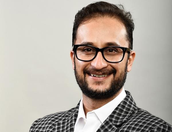 Ông Aashish Sharma - phụ trách Bộ phận Quản lý Vòng đời rủi ro và Quyết định của FICO. Ông Aashish Sharma - phụ trách Bộ phận Quản lý Vòng đời rủi ro và Quyết định của FICO.