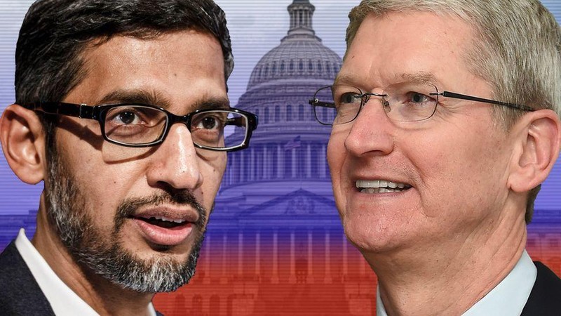 CEO Google Sundar Pichai (trái) và CEO Apple Tim Cook