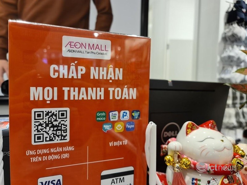 Một siêu thị chấp nhận gần như mọi thanh toán không tiền mặt. (Ảnh: Hải Đăng)