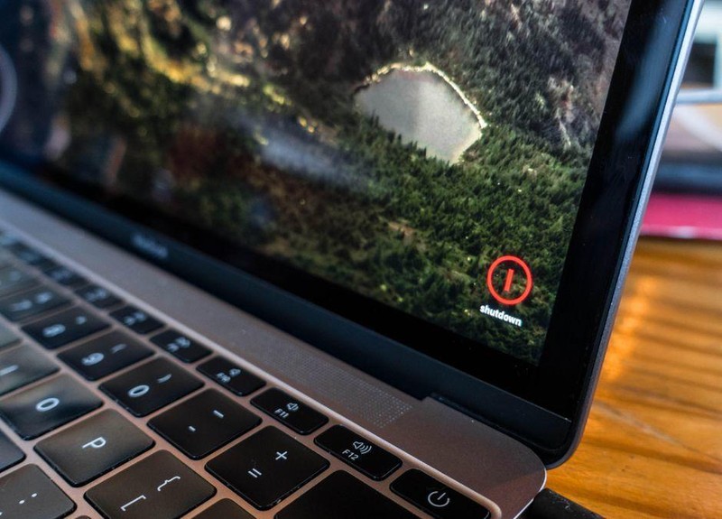 Macbook thực tế chỉ cần gập lại là đủ. Macbook thực tế chỉ cần gập lại là đủ.