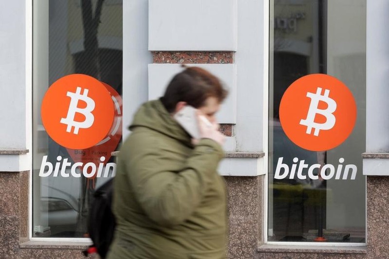 Bitcoin dần được chấp nhận rộng rãi. Ảnh: WSJ. Bitcoin dần được chấp nhận rộng rãi. Ảnh: WSJ.