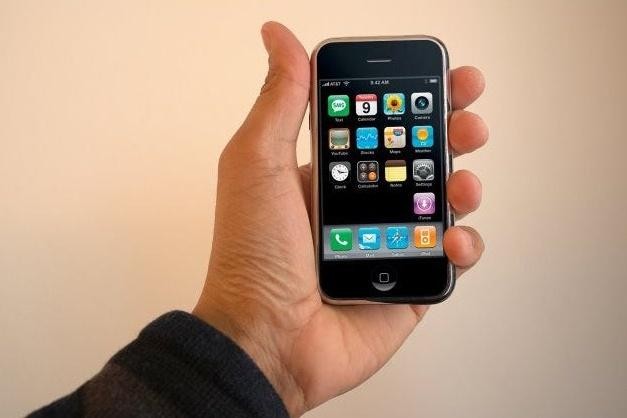 Chiếc iPhone 4 có thể ngững hỗ trợ 3G vào năm 2022 hoặc 2023. Ảnh: Shutterstock. Chiếc iPhone 4 có thể ngững hỗ trợ 3G vào năm 2022 hoặc 2023. Ảnh: Shutterstock.