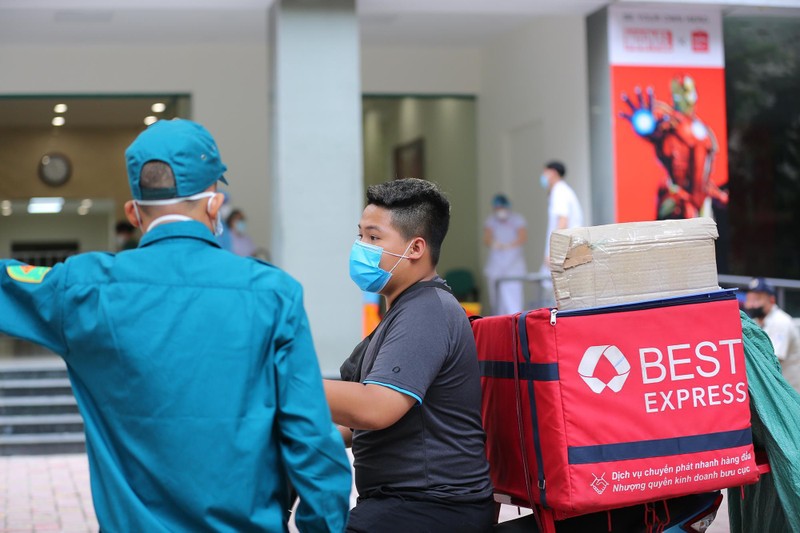 Những đồ không thực sự cần thiết, cấp bách có thể giao nhận sau. Những đồ không thực sự cần thiết, cấp bách có thể giao nhận sau.