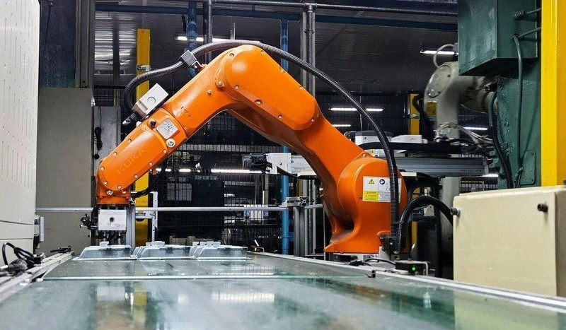 Cánh tay robot tại một nhà máy Midea. (Ảnh: Handout) Cánh tay robot tại một nhà máy Midea. (Ảnh: Handout)