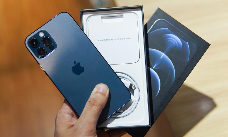 iPhone 12 Pro tiếp tục được điều chỉnh giảm giá. Ảnh: Lưu Quý iPhone 12 Pro tiếp tục được điều chỉnh giảm giá. Ảnh: Lưu Quý