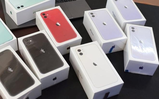 Giá bán của iPhone 11 chính hãng thậm chí còn rẻ hơn máy xách tay.