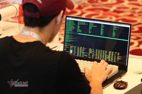 Tội phạm mạng hoàn toàn có thể bị xử lý hình sự với những bản án nặng chẳng kém trộm cắp, giết người. Tội phạm mạng hoàn toàn có thể bị xử lý hình sự với những bản án nặng chẳng kém trộm cắp, giết người.