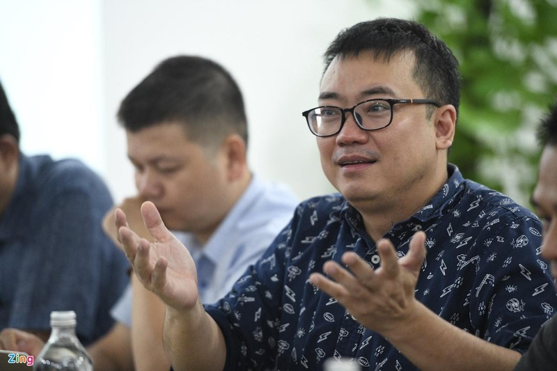 Ông Nguyễn Cảnh Bình - Chủ tịch AlphaBooks - tại buổi thảo luận. Ảnh: Thạch Thảo. Ông Nguyễn Cảnh Bình - Chủ tịch AlphaBooks - tại buổi thảo luận. Ảnh: Thạch Thảo.