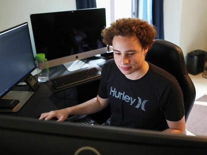 Marcus Hutchins từng được xem là "người hùng" khi cứu thế giới khỏi mã độc tống tiền nguy hiểm WannaCry. Marcus Hutchins từng được xem là "người hùng" khi cứu thế giới khỏi mã độc tống tiền nguy hiểm WannaCry.