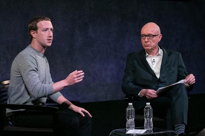 Facebook sau cùng cũng phải nhượng bộ, ngồi vào bàn đàm phán với các hãng tin ở Úc. (trong ảnh: CEO Mark Zuckerberg của Facebook và CEO Robert Thomson của News Corp.) Facebook sau cùng cũng phải nhượng bộ, ngồi vào bàn đàm phán với các hãng tin ở Úc. (trong ảnh: CEO Mark Zuckerberg của Facebook và CEO Robert Thomson của News Corp.)