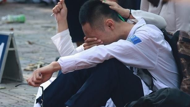 Bộ GD-ĐT cho rằng thí sinh đạt 27 điểm trở lên không đỗ nguyện vọng nào chỉ chiếm 2%, không thể nói đề thi dễ Bộ GD-ĐT cho rằng thí sinh đạt 27 điểm trở lên không đỗ nguyện vọng nào chỉ chiếm 2%, không thể nói đề thi dễ