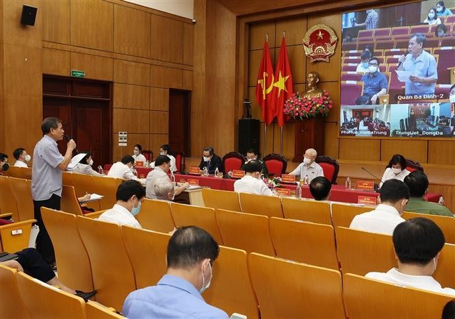 Cử tri Vương Hữu Phú, phường Vĩnh Phúc, quận Ba Đình phát biểu ý kiến. Cử tri Vương Hữu Phú, phường Vĩnh Phúc, quận Ba Đình phát biểu ý kiến.