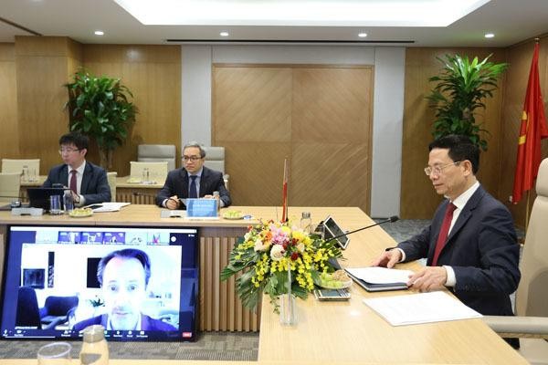 Bộ trưởng Bộ TT&TT Nguyễn Mạnh Hùng dự phiên Hội nghị cấp Bộ trưởng vào tối 14/10. (Ảnh: Lê Anh Dũng)