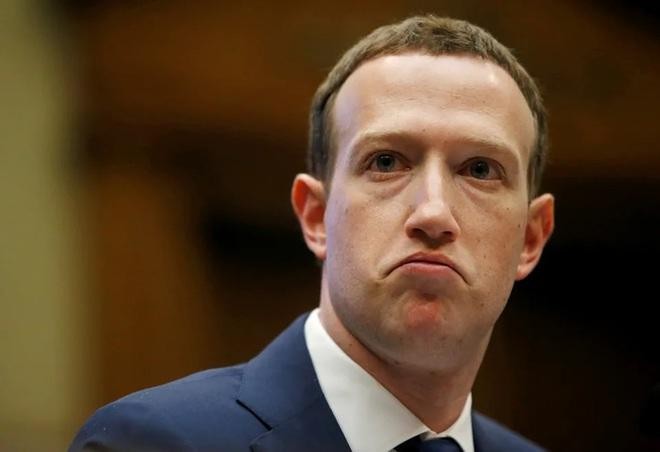 Vụ bê bối Cambridge Analytica xảy ra từ năm 2015 nhưng đến nay vẫn khiến Mark Zuckerberg phải "đau đầu" (Ảnh: Getty).