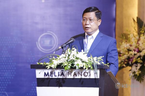 Phó Tổng giám đốc Viettel Post Đinh Thanh Sơn cho rằng,"Gian hàng quốc gia Việt trên sàn JD", sẽ giúp các doanh nghiệp Việt thuận tiện hơn trong phân phối sản phẩm đến người tiêu dùng toàn cầu. Phó Tổng giám đốc Viettel Post Đinh Thanh Sơn cho rằng,"Gian hàng quốc gia Việt trên sàn JD", sẽ giúp các doanh nghiệp Việt thuận tiện hơn trong phân phối sản phẩm đến người tiêu dùng toàn cầu.