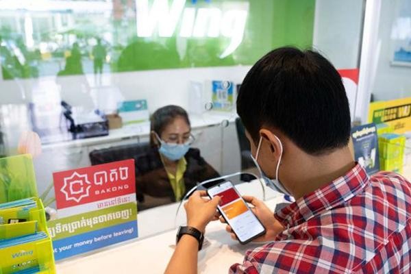 Bakong được kỳ vọng sẽ thúc đẩy sự phát triển của các tiện ích thanh toán số tại Campuchia. Bakong được kỳ vọng sẽ thúc đẩy sự phát triển của các tiện ích thanh toán số tại Campuchia.