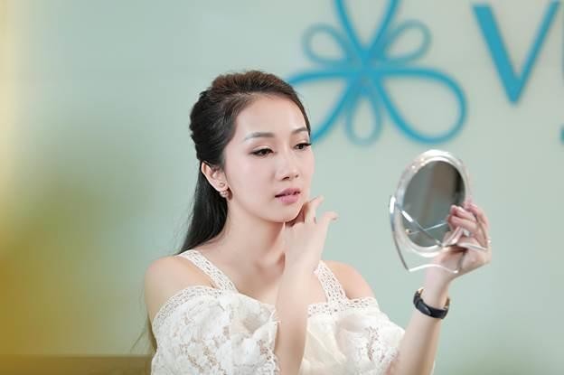 Làn da trắng sáng mịn màng và tươi tắn được phụ nữ Á Đông ưa chuộng.