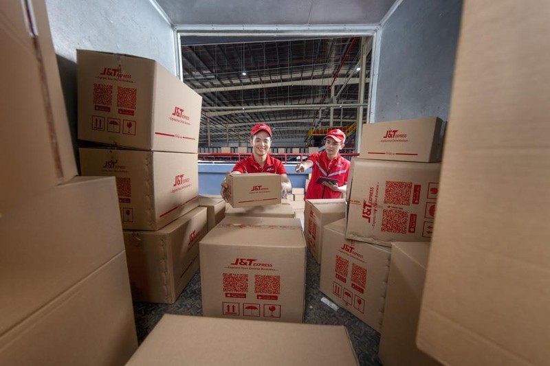 Thương mại điện tử B2B góp phần chuyển đổi số mạnh mẽ cho nhà sản xuất hoặc công ty phân phối. (Ảnh: J&T) Thương mại điện tử B2B góp phần chuyển đổi số mạnh mẽ cho nhà sản xuất hoặc công ty phân phối. (Ảnh: J&T)