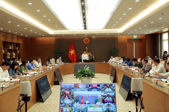 Cuộc họp trực tuyến toàn quốc về công tác y tế và phòng, chống dịch bệnh tập trung vào nội dung đẩy nhanh tốc độ tiêm vaccine; tháo gỡ khó khăn trong đấu thầu thuốc, vật tư, trang thiết bị y tế - Ảnh: VGP/Đình Nam. Tháo gỡ khó khăn, vướng mắc khi mua sắm, đấu thầu thuốc, thiết bị, sinh phẩm y tế - Ảnh 3.