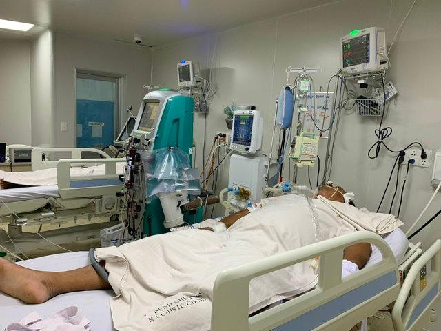 Bệnh viện tuyến cuối ở TP.HCM quá tải bệnh nhân sốt xuất huyết do nhập viện ồ ạt - Ảnh 1.