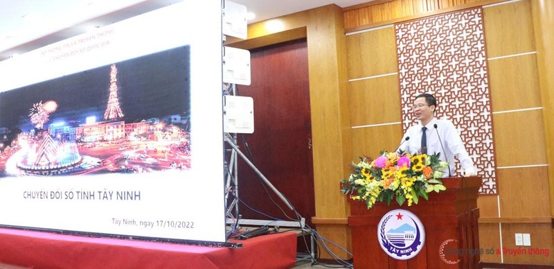 Về phát triển kinh tế số và xã hội số, đại diện Cục Chuyển đổi số quốc gia đề nghị Tây Ninh đưa hoạt động của người dân, doanh nghiệp lên môi trường số bằng các nền tảng số Việt Nam. (Ảnh: M.Hải) Về phát triển kinh tế số và xã hội số, đại diện Cục Chuyển đổi số quốc gia đề nghị Tây Ninh đưa hoạt động của người dân, doanh nghiệp lên môi trường số bằng các nền tảng số Việt Nam. (Ảnh: M.Hải)