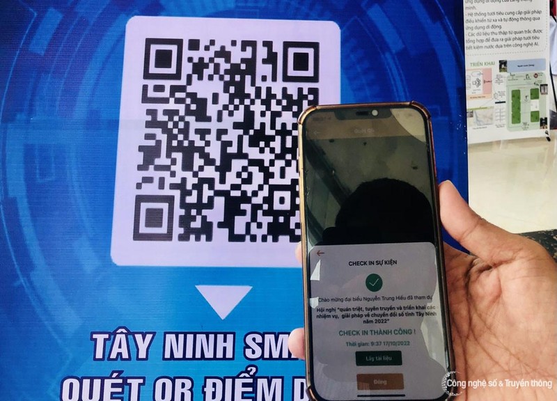 “Tây Ninh Smart” là ứng dụng duy nhất dùng chung cho cả chính quyền, doanh nghiệp và người dân, trên địa bàn tỉnh Tây Ninh. (Ảnh: M.Hải) “Tây Ninh Smart” là ứng dụng duy nhất dùng chung cho cả chính quyền, doanh nghiệp và người dân, trên địa bàn tỉnh Tây Ninh. (Ảnh: M.Hải)