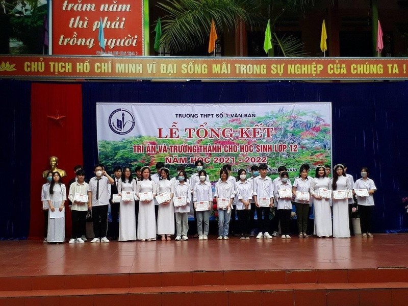 Lễ Tổng kết, tri ân và Trưởng thành cho học sinh lớp 12 (năm học 2021- 2022). Ảnh: NT Lễ Tổng kết, tri ân và Trưởng thành cho học sinh lớp 12 (năm học 2021- 2022). Ảnh: NT