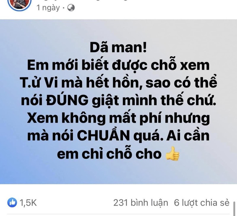 Một nghệ sĩ quảng cáo xem tử vi.
