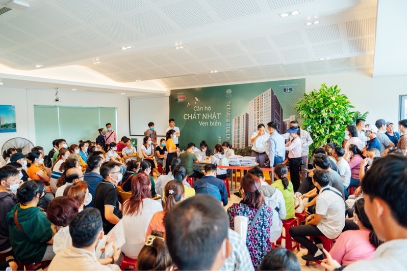 Khách hàng nộp hồ sơ dự án The Ori Garden Picture1.jpg