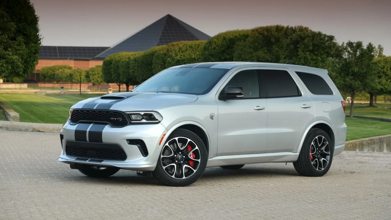 Dodge Durango: Sau năm 2024, Durango ba hàng ghế sẽ được thay thế bằng tên gọi Stealth. Theo tin đồn, tên Durango có thể tái xuất sau này, trên một SUV khung gầm dựa trên nền tảng của Jeep Wagoneer.