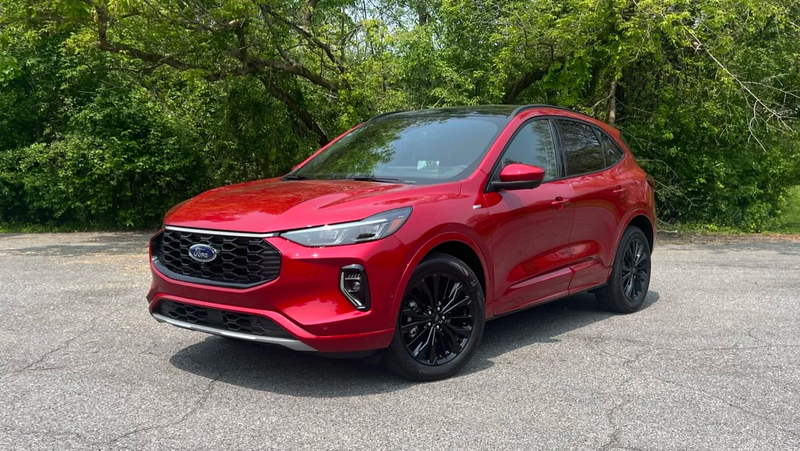 Ford Escape: Vừa được làm mới cho mô hình 2023, mẫu SUV nhỏ phổ biến của Ford dự kiến sẽ ngừng sản xuất vào năm 2025 để mở đường cho một mẫu xe điện thay thế.