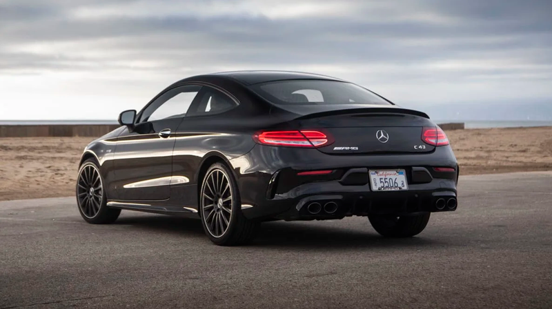 Mercedes-Benz C-Class: Cả hai phiên bản coupe và cabriolet của C-Class và E-Class sẽ lui lại, để mở đường cho CLE-Class năm 2024.