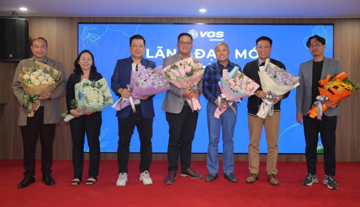 Ban lãnh đạo mới và cũ của VGS Group. Ban lãnh đạo mới và cũ của VGS Group.